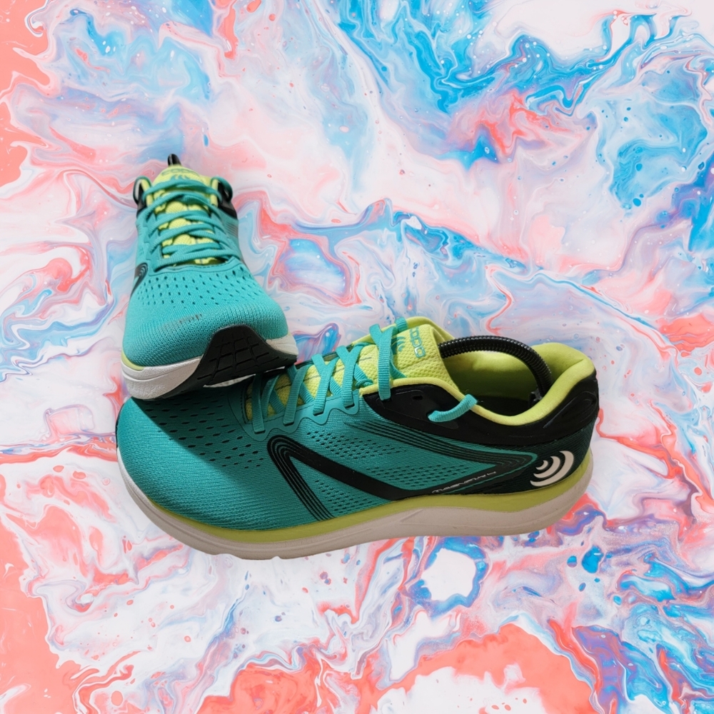 Topo Athletic Magnifly 4 Aqua Black Mens Size 10.5
